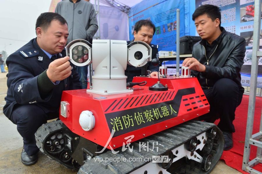 北京凌天攜消防滅火機器人、偵查機器人助力人全國?；窇本仍?/></a></dt>
                    <dd class=