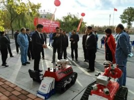 排煙機器人，滅火機器人亮相北京市全市應(yīng)急救援演練